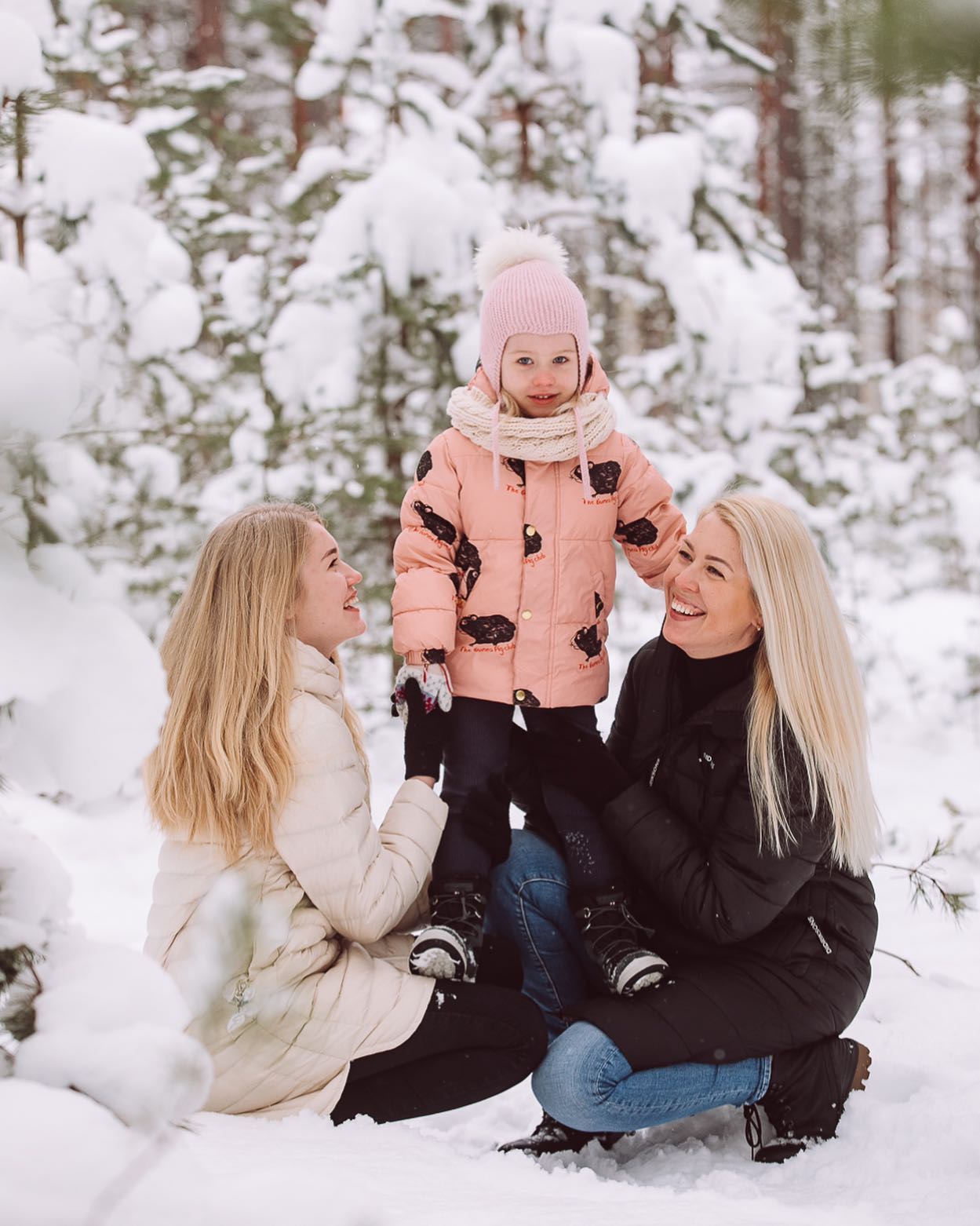 Lumega pildid 😍❄️
Sel nädalavahetusel! Tule üksi, paarina, perega vōi lastega!
Soodsad minisessioonid 25 min 125.-❄️
#maristreufeldtphotography #talvesessioon #ōuepildistamine #perepildistamine